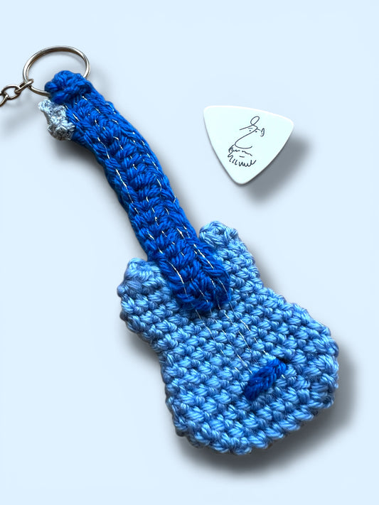 Breloczek szydełkowa gitara + kostka do gry